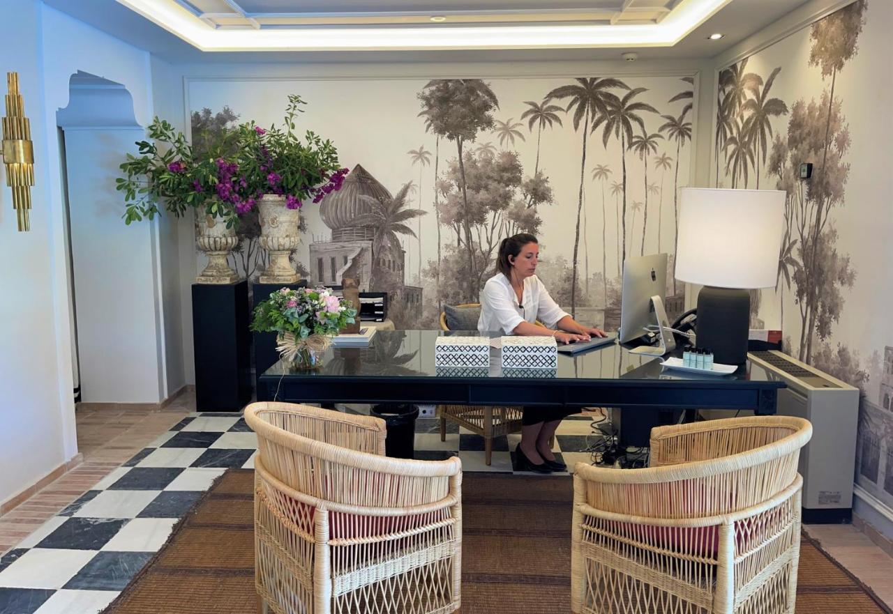 Soho Boutique Castillo De Santa Catalina - Adults Recommended Málaga Dış mekan fotoğraf Concierge at the Mandarin Oriental, Munich