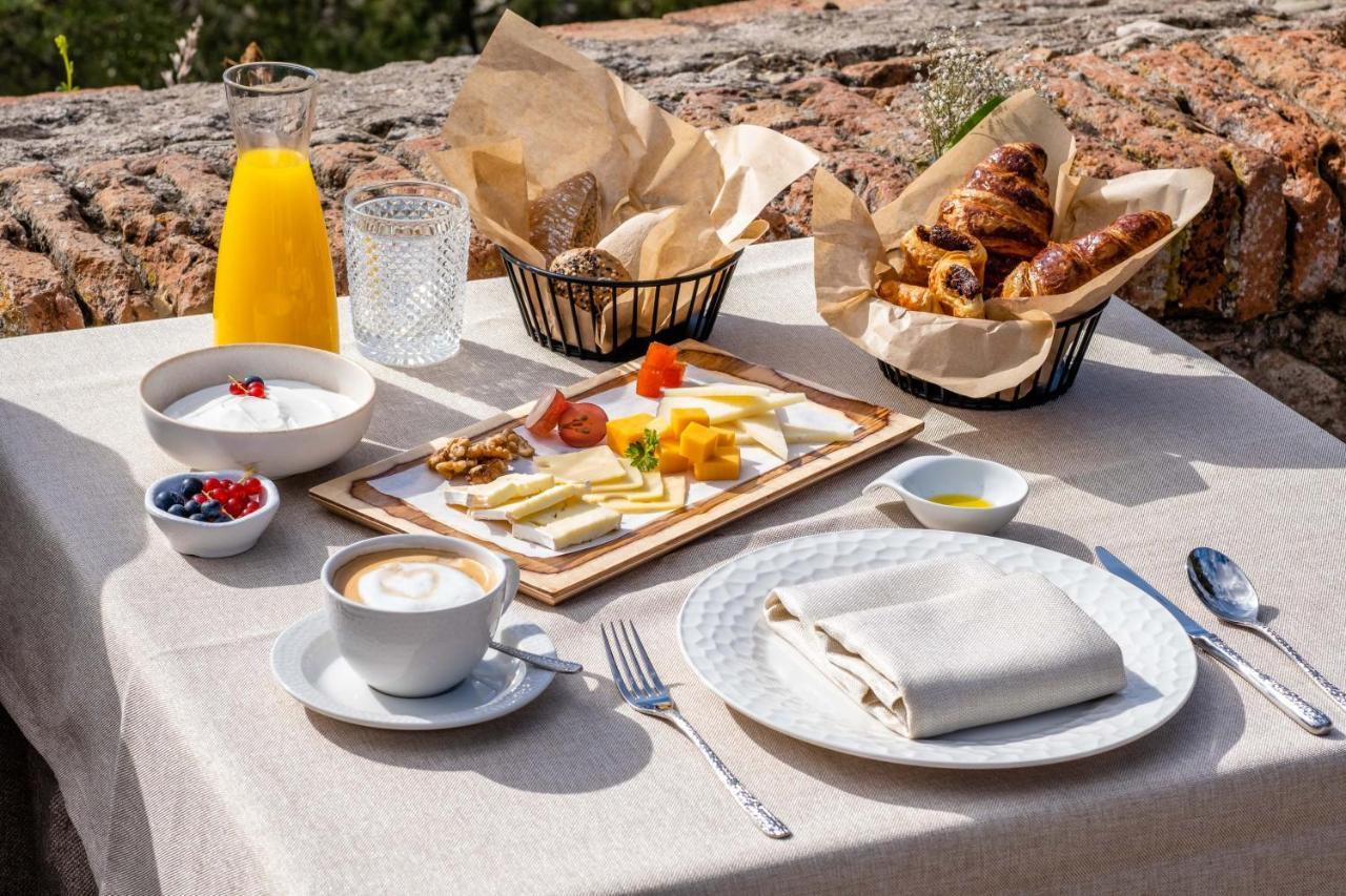 Soho Boutique Castillo De Santa Catalina - Adults Recommended Málaga Dış mekan fotoğraf Breakfast at the hotel