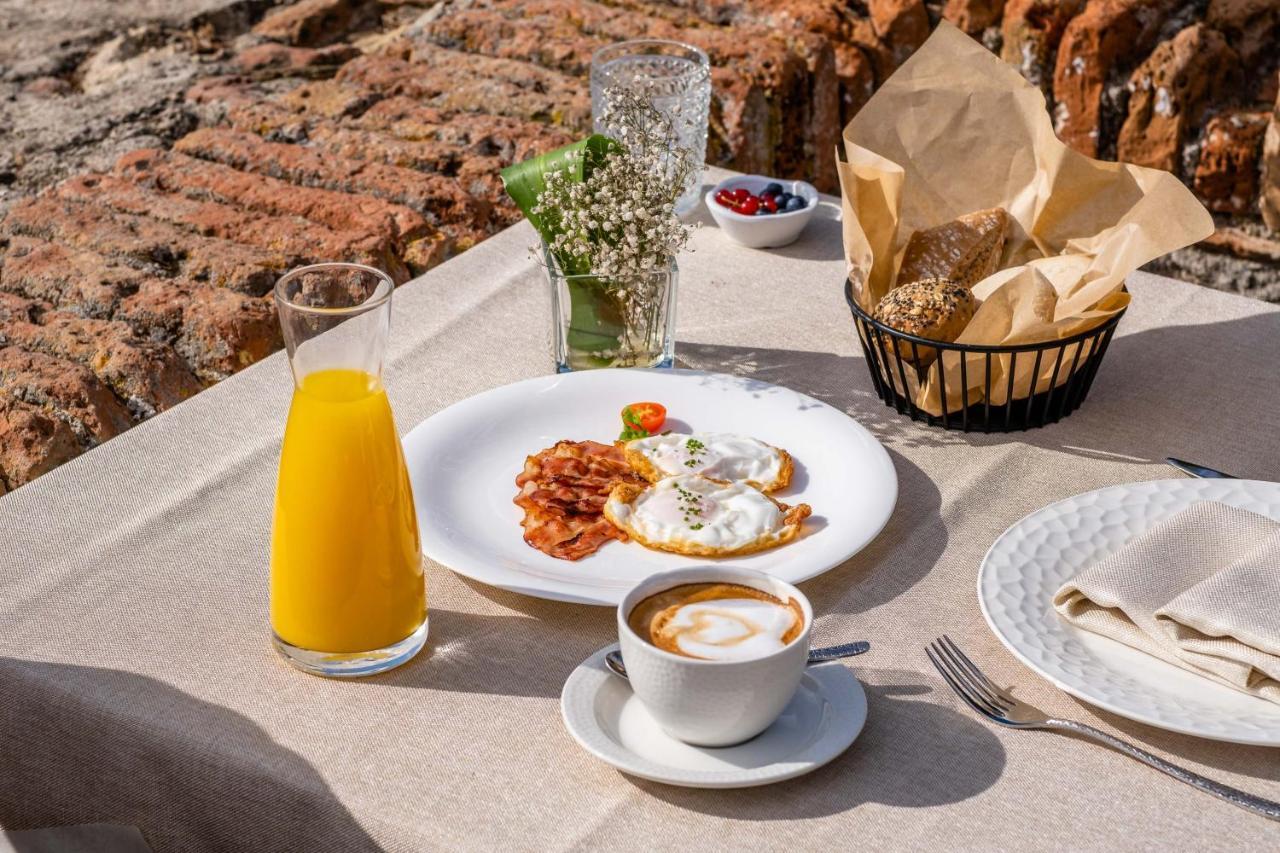 Soho Boutique Castillo De Santa Catalina - Adults Recommended Málaga Dış mekan fotoğraf A typical breakfast