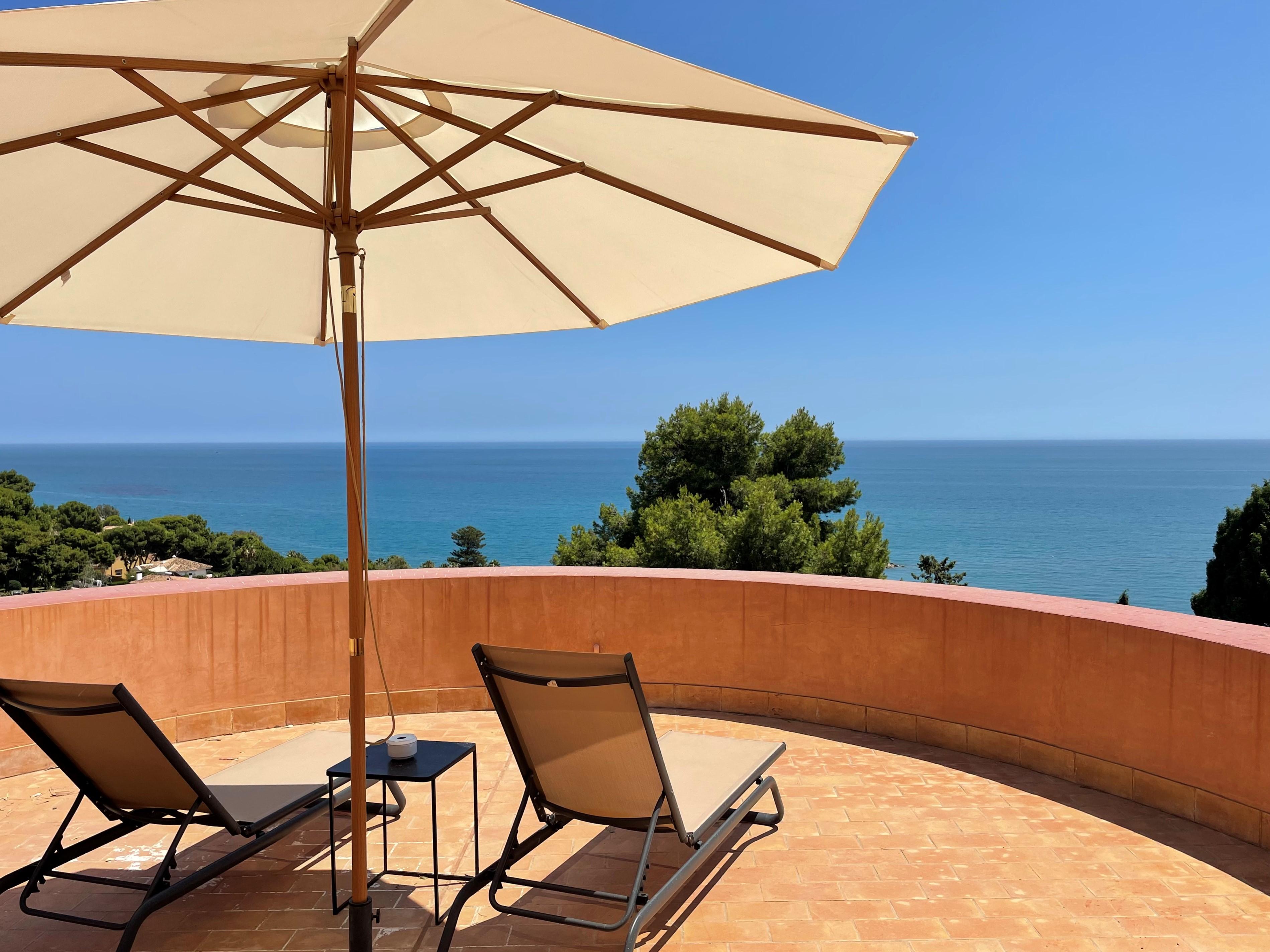 Soho Boutique Castillo De Santa Catalina - Adults Recommended Málaga Dış mekan fotoğraf A patio umbrella
