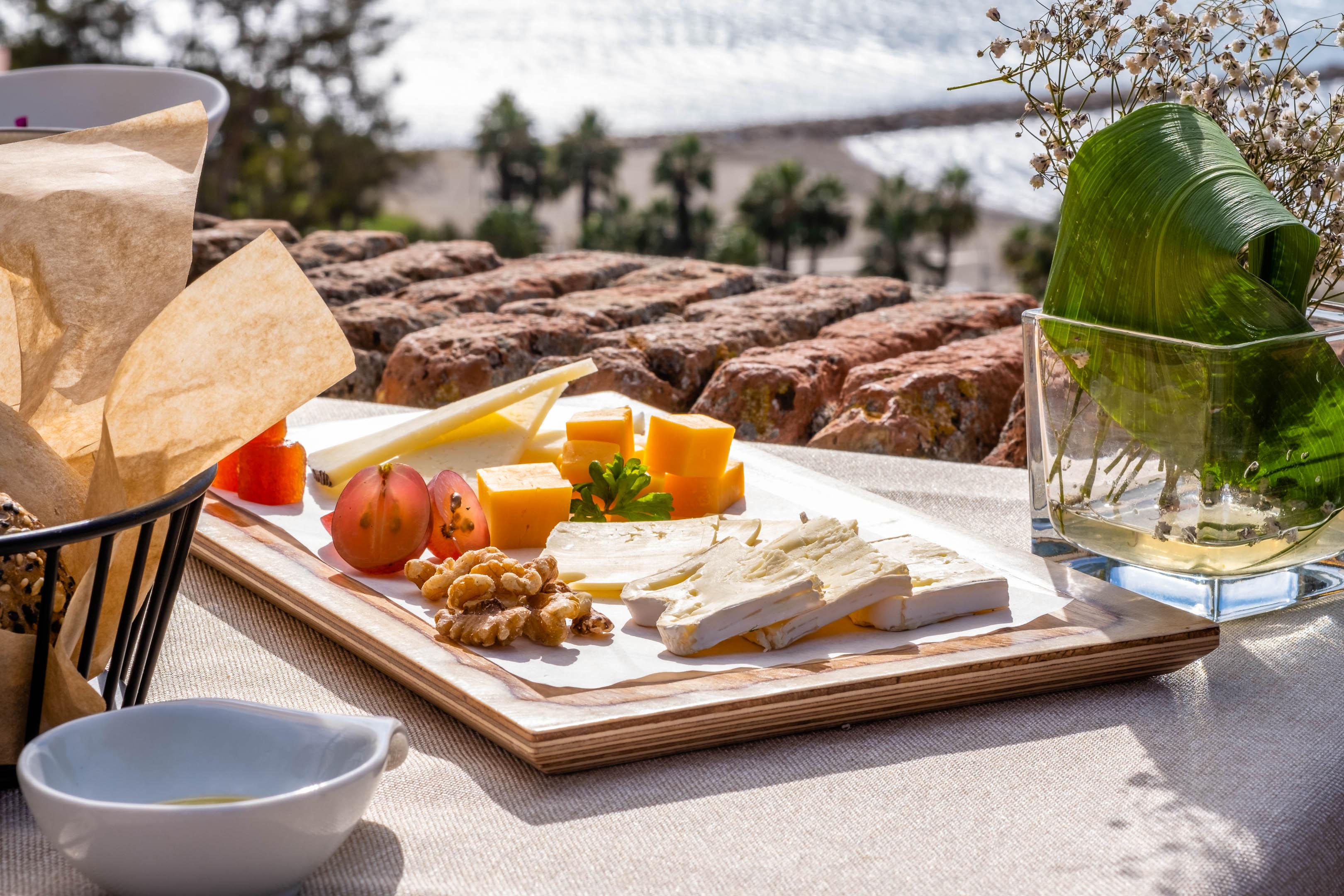 Soho Boutique Castillo De Santa Catalina - Adults Recommended Málaga Dış mekan fotoğraf A cheese platter