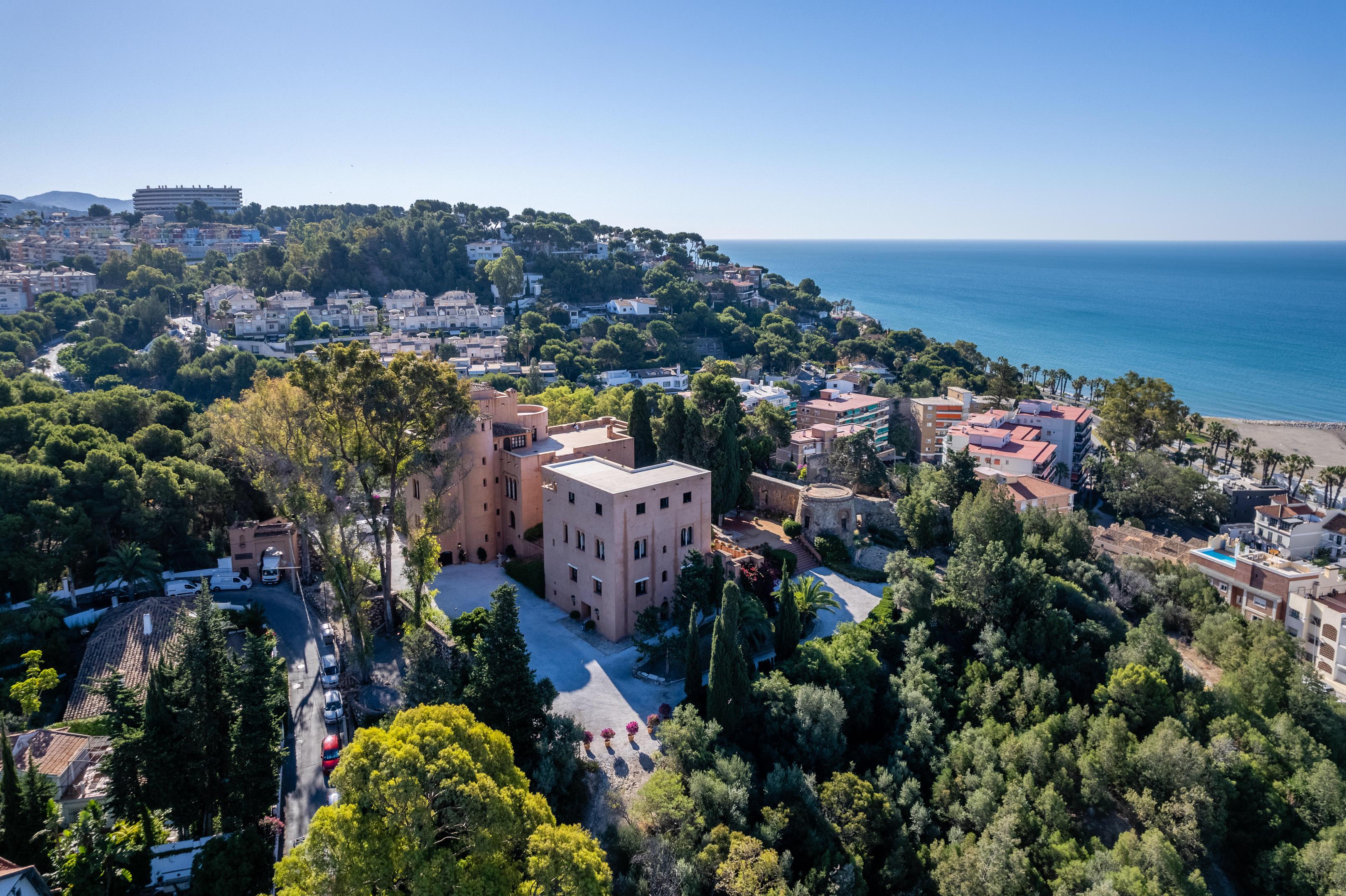 Soho Boutique Castillo De Santa Catalina - Adults Recommended Málaga Dış mekan fotoğraf Aerial view of the monastery