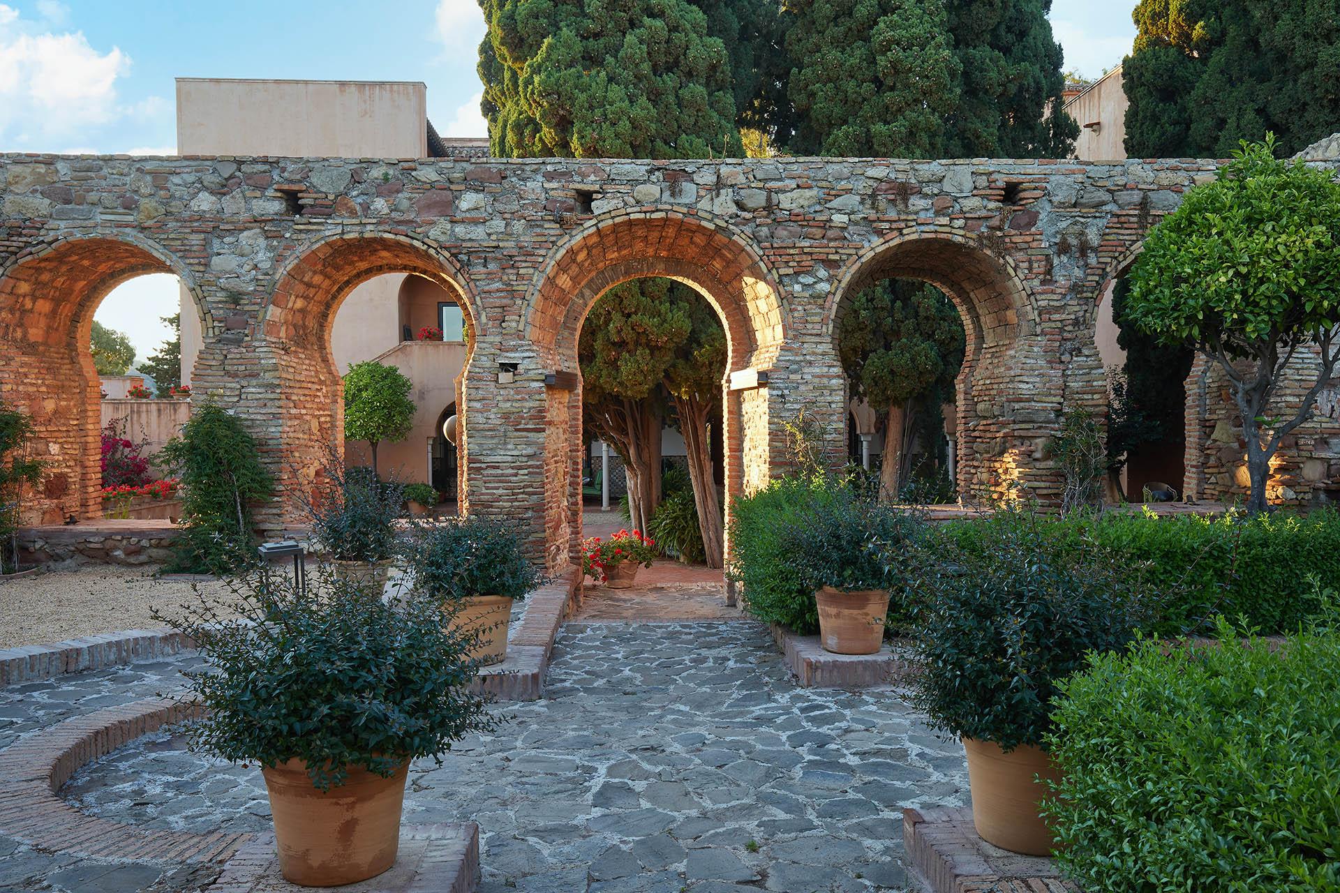 Soho Boutique Castillo De Santa Catalina - Adults Recommended Málaga Dış mekan fotoğraf The Roman aqueduct of Ansignan