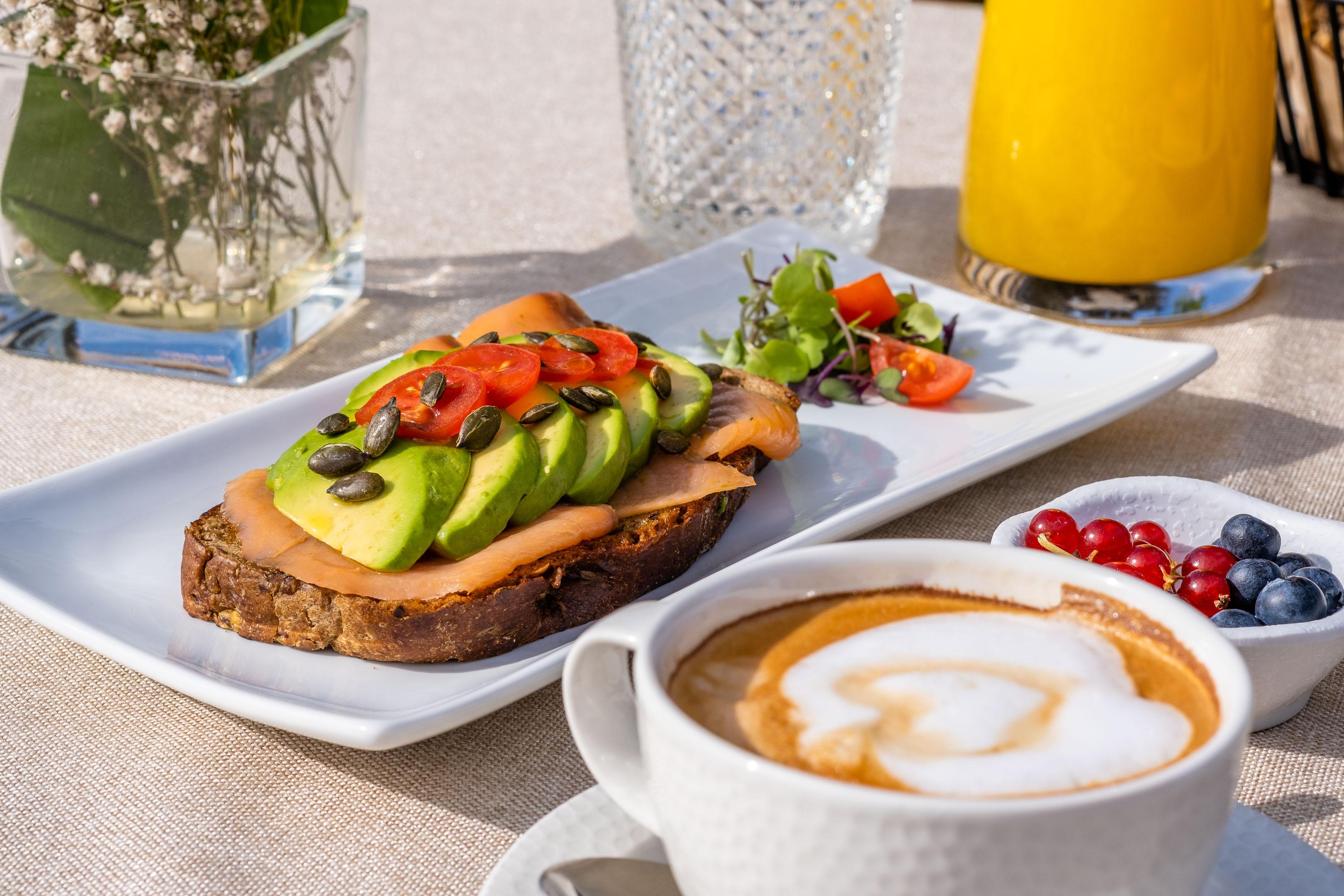 Soho Boutique Castillo De Santa Catalina - Adults Recommended Málaga Dış mekan fotoğraf Avocado toast with a latte