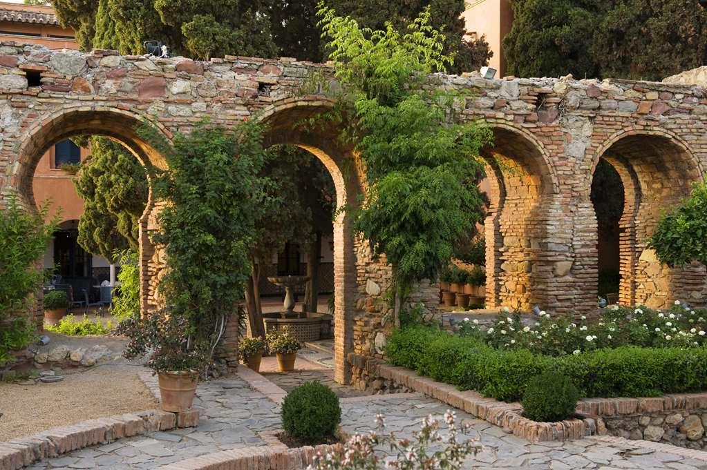 Soho Boutique Castillo De Santa Catalina - Adults Recommended Málaga Dış mekan fotoğraf The Roman arches of the Cloister of the Kings